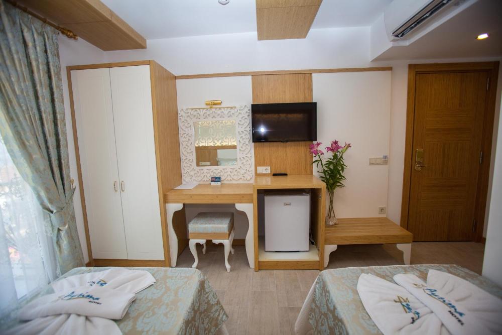Deluxe Twin Room with Land and Side Sea View