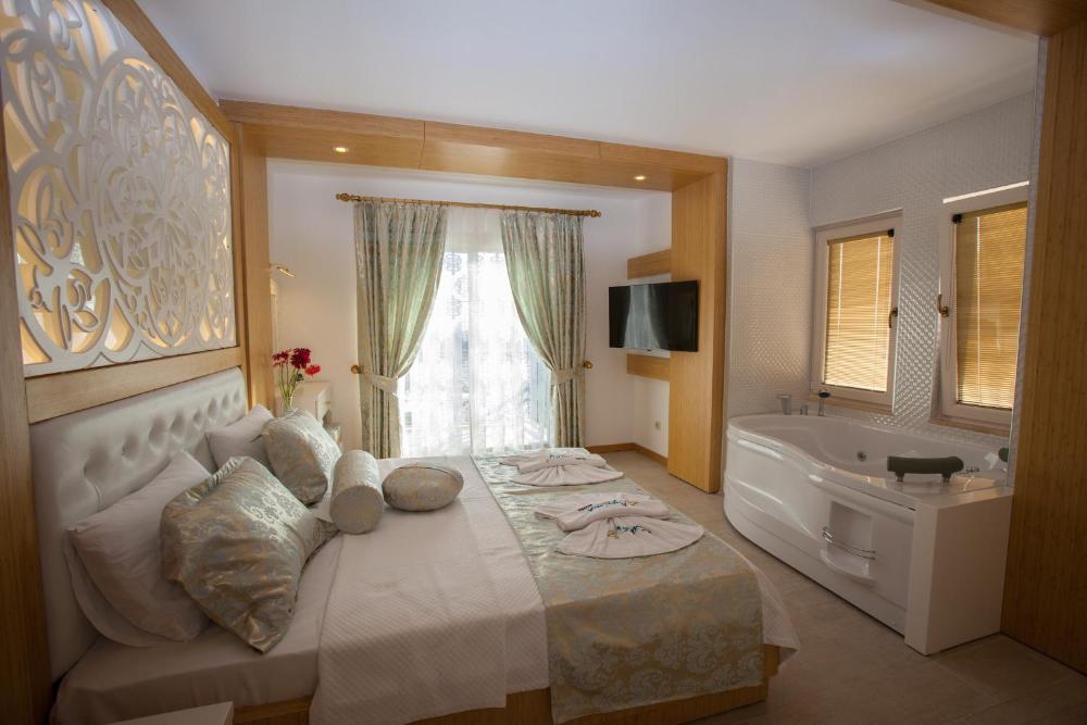 Deluxe Double Room with Spa Bath 